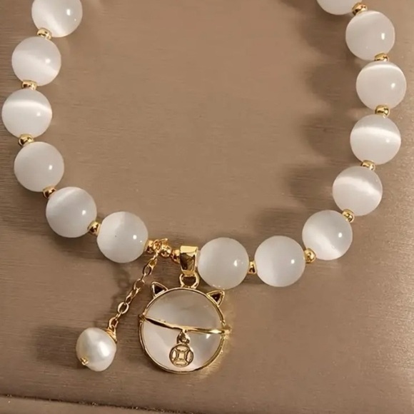 Beaded Bracelet - Opal-looking Stone w/Cat Design - Picture 2 of 6